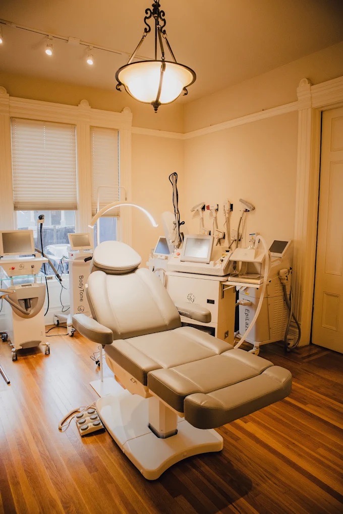 Treatment room with chair and aesthetic devices at Napa House